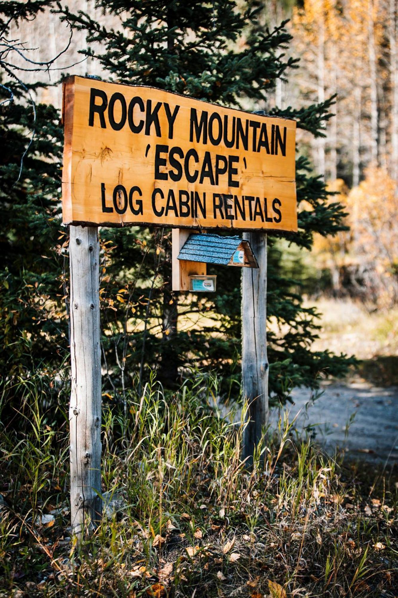 Rocky Mountain Escape Dome & Log Cabin Rentals - Rock Lake Rock Lake Lodge Provincial Park Eksteriør billede