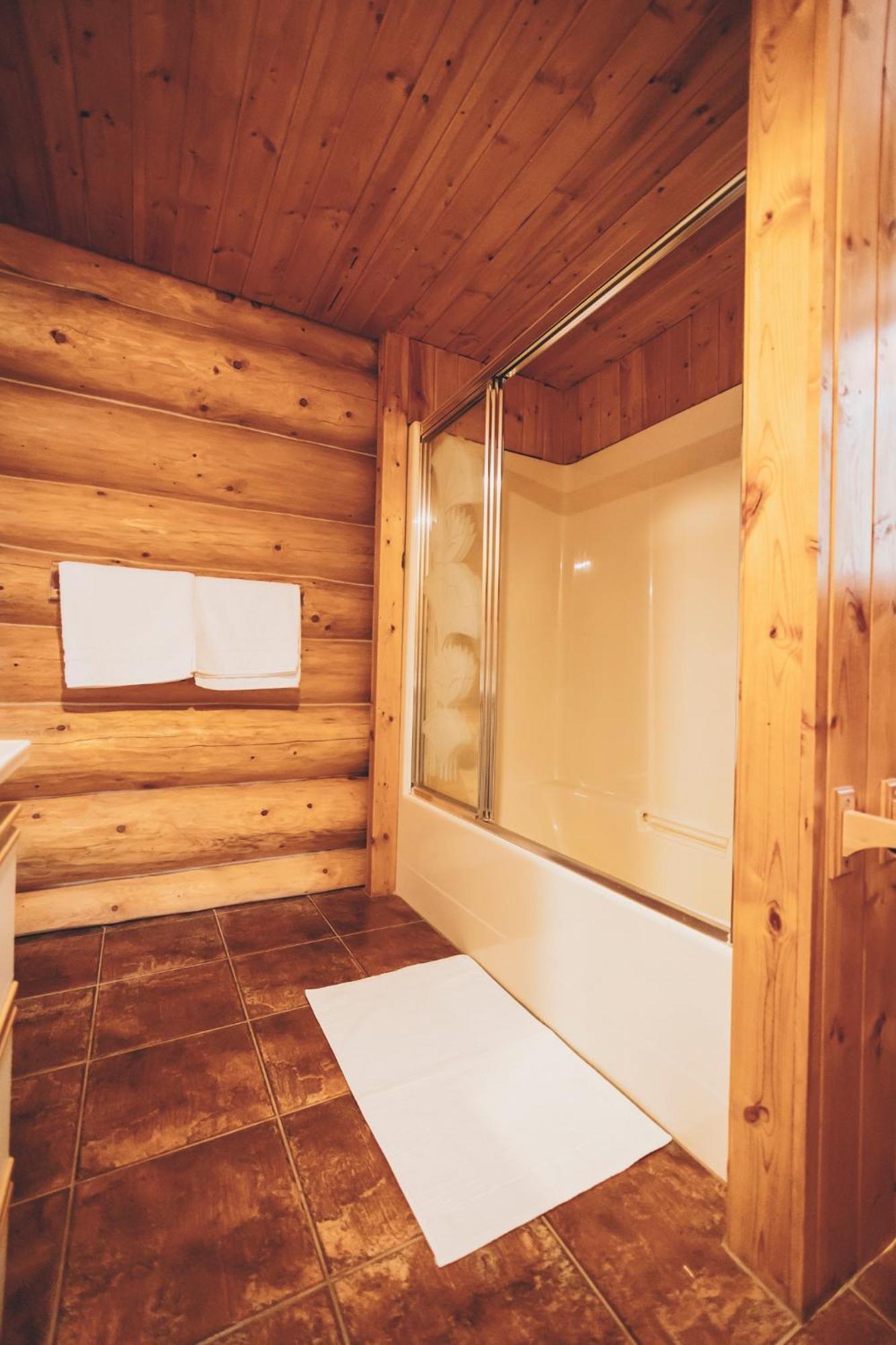 Rocky Mountain Escape Dome & Log Cabin Rentals - Rock Lake Rock Lake Lodge Provincial Park Eksteriør billede
